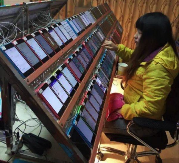 Granja de clicks: La forma rápida inflar números en las redes sociales