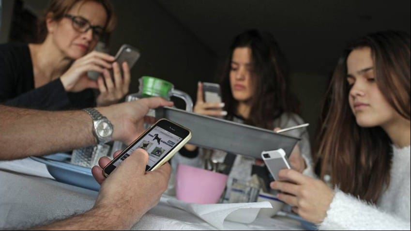 50% de los españoles "no podría vivir sin Internet en el móvil", AIMC
