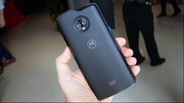 Moto Z3 es oficialmente el primer teléfono 5G en el mundo, supera a Samsung por 2 días