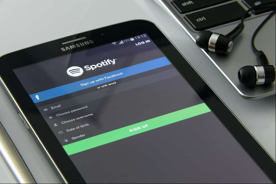 La app Spotify imita la radio con lista de reproducción para conductores