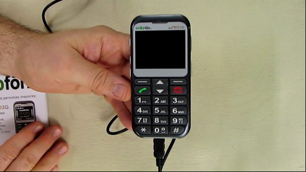 Los 8 mejores teléfonos para personas mayores
