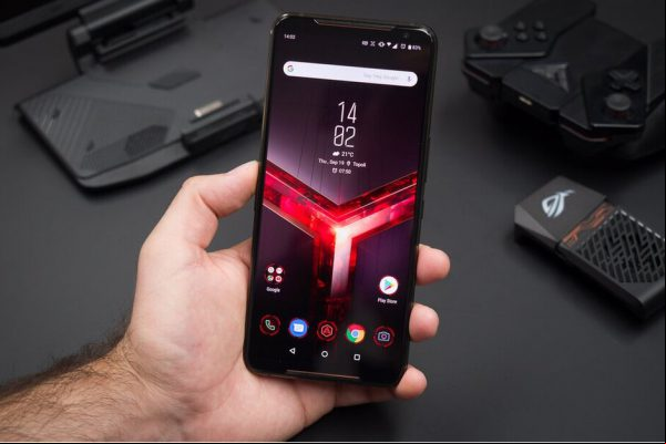 Por tratarse de uno de los mejores móviles dedicados para juegos, se espera que el Asus Rog Phone 3 cueste alrededor de 1.000 dólares