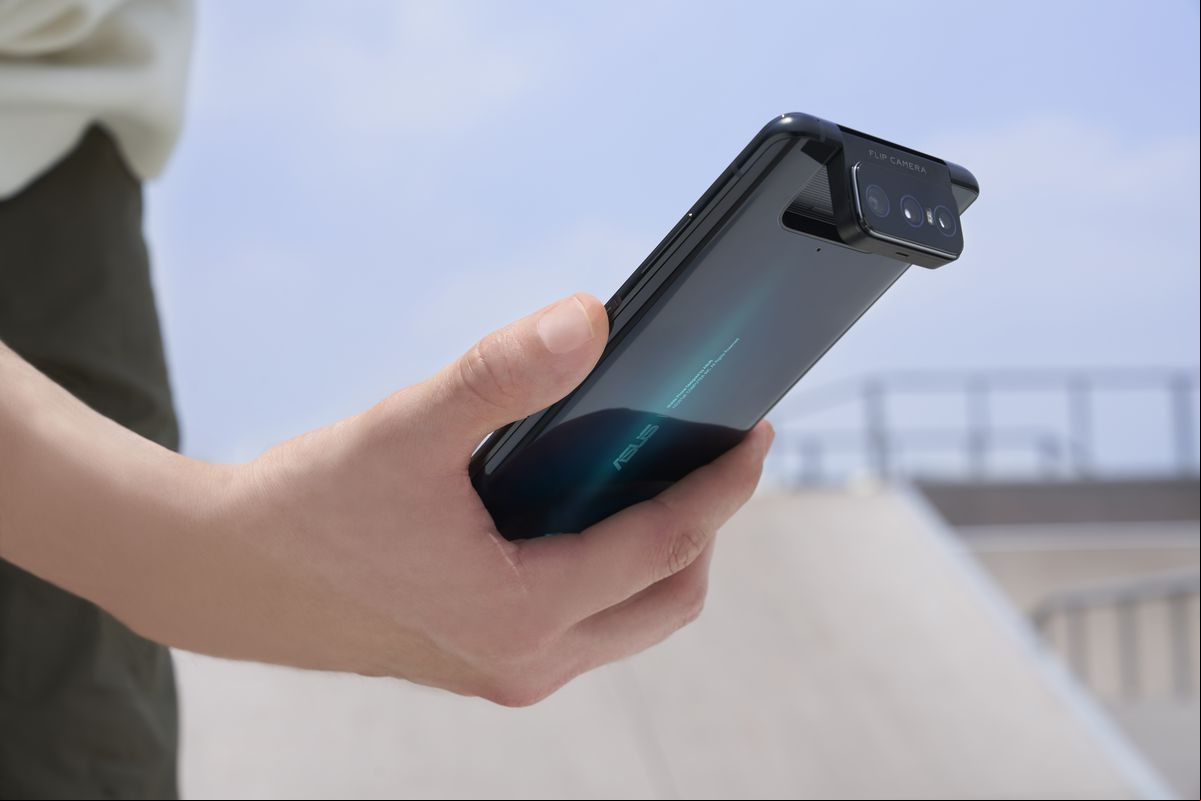 ASUS ZenFone 7 llega con una cámara giratoria motorizada