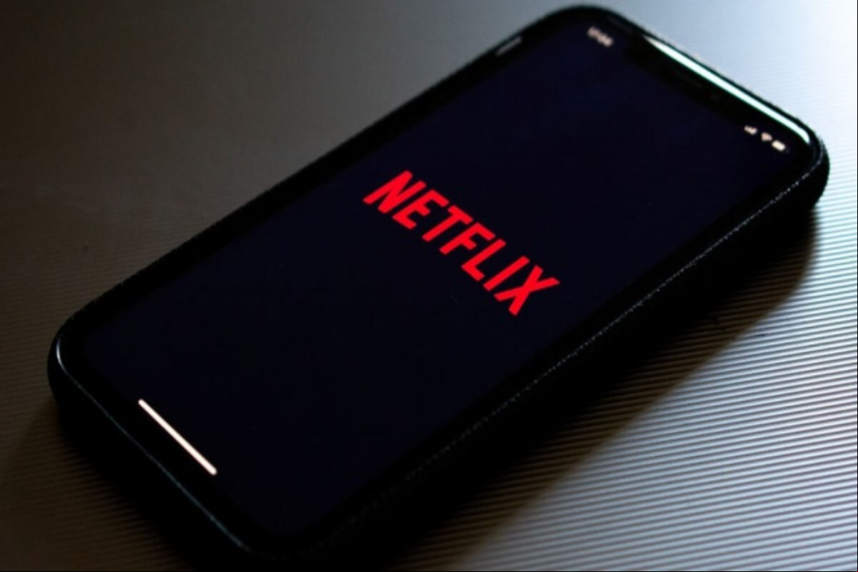 Con el nuevo modo audio de Netflix podrás escuchar programas con la pantalla apagada. Aplicaciones Android